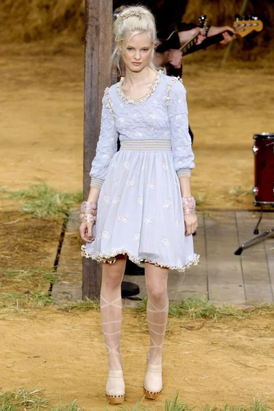 Look 64